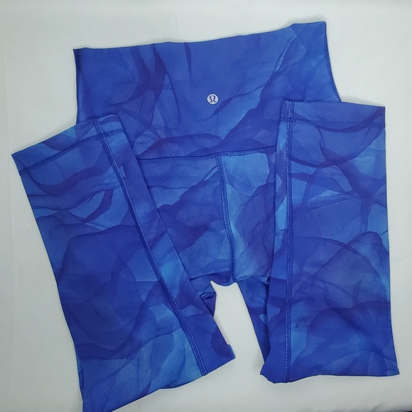 Lululemon Size 6 Blue Swirl Pattern Cropped Leggings - - Picture 2 of 5